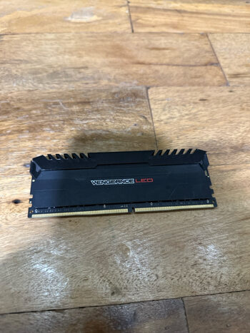 Vengeance 8gb DDR4 3200mhz ram stickas