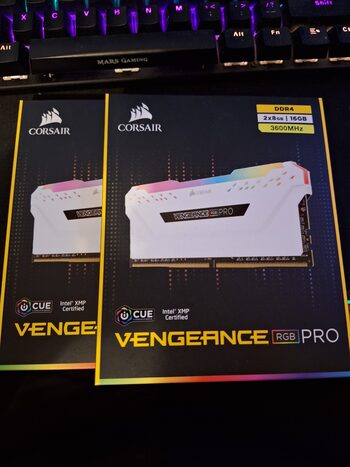 Corsair Vengeance RGB Pro 32 GB (4 x 8 GB) DDR4-3600 White PC RAM