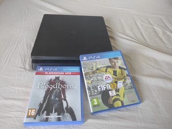 PlayStation 4 Slim con dos juegos de regalo