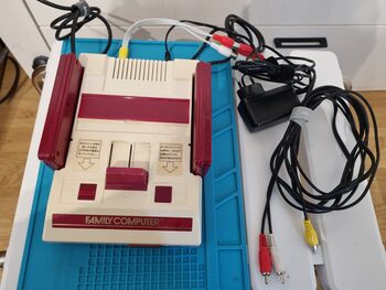 Famicom, Red & White