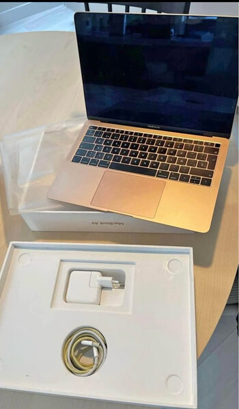 Get Apple MacBook Air Intel i3-1000NG4 Intel Iris Plus Graphics G4 / 8GB DDR4 / 256GB NVME / 49.9 Wh / 802.11 ac / Silver