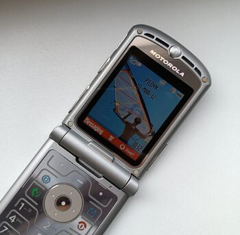 Buy Motorola RAZR V3 Silver