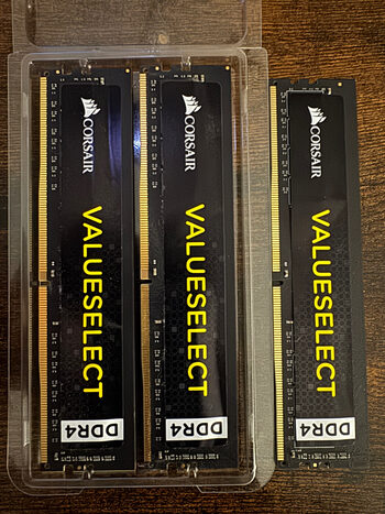 Corsair ValueSelect 8 GB (1 x 8 GB) DDR4-2666 Black / Yellow PC RAM