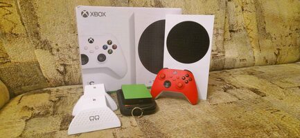 Xbox Series S + 3,6TB HD + charging port , 512GB