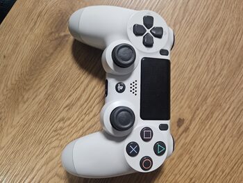 PS4 Dualshock 4 v2 pultelis.