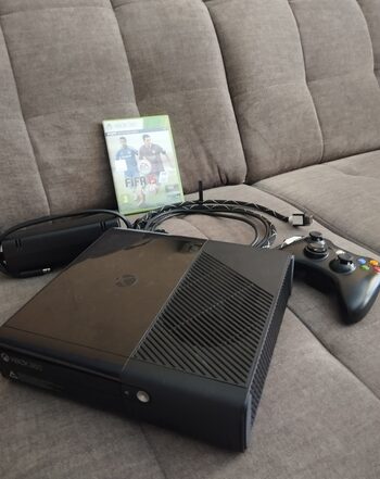 Xbox 360 E, pultelis, žaidimas 