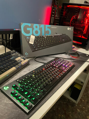 Logitech G815 LIGHTSYNC RGB Teclado Gaming Mecánico Alámbrico con teclas GL-Táctil de bajo perfil, 5 teclas G programables, Paso de USB, Controles Multimedia Dedicados, Disposición QWERTY ES - Rojo