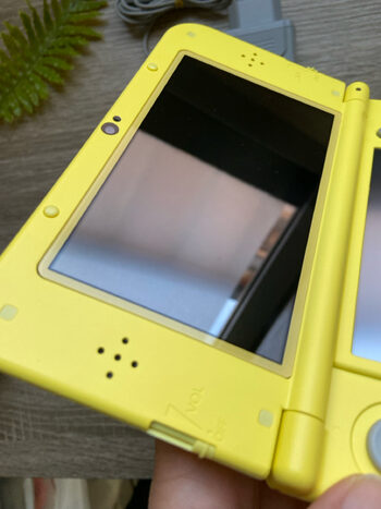 New 3DS XL pikachu + SD 32gb 