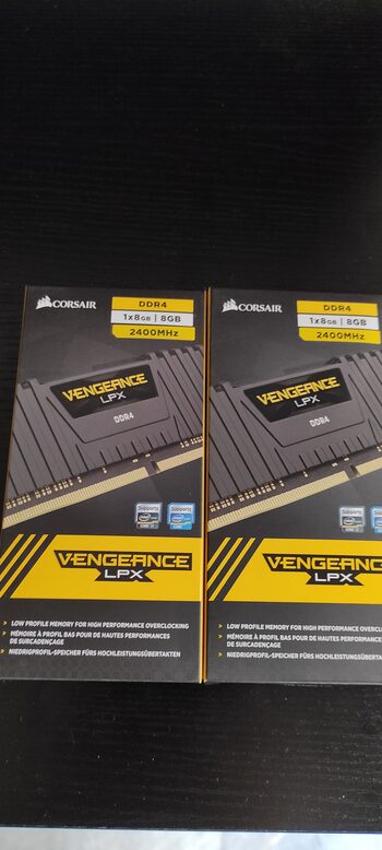 Redeem Corsair Vengeance LPX 16 GB (2 x 8 GB) DDR4-2400 Black / Yellow PC RAM
