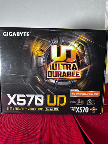 Gigabyte X570 UD AMD X570 ATX DDR4 AM4 3 x PCI-E x16 Slots Motherboard