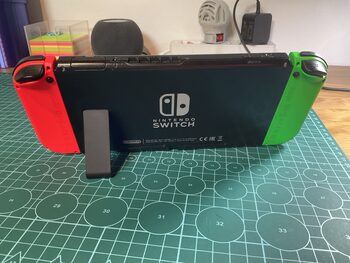 Nintendo Switch vulnerable + pro controller Oficial + hablame para joycons extra