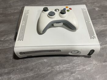 Xbox 360 250GB atrakintas RGH 3 pilnas Komplektas apie 50žaidimų