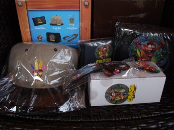 CRASH BANDICOOT LIMITED EDITION CRASH CRATE Lote Merchandising Merchandise Pack for sale