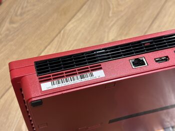 PlayStation 3 Slim, Scarlet Red reta konsolė