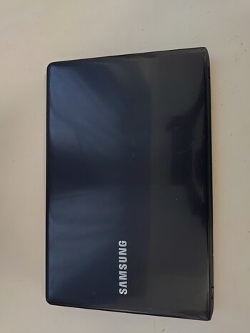 portátil básico económico Samsung 270e 8gb ram y ssd nuevo 128gb