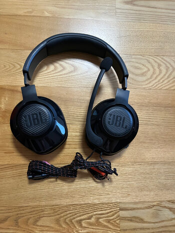 JBL Quantum 200 ausines