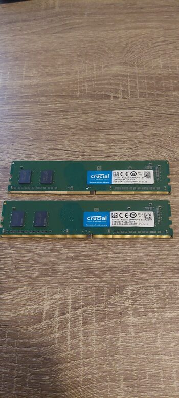 Crucial 16 GB (2 x 8 GB) DDR4-3200 Green / Black PC RAM