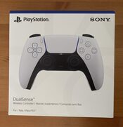 Mando DualSense PS5 Blanco V1 + Llavero Persona 3 Reload. PRECINTADO