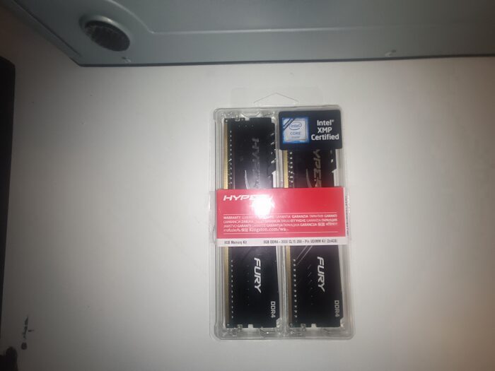 Kingston HyperX Predator 8 GB (2 x 4 GB) DDR4-3000 Black / Silver PC RAM