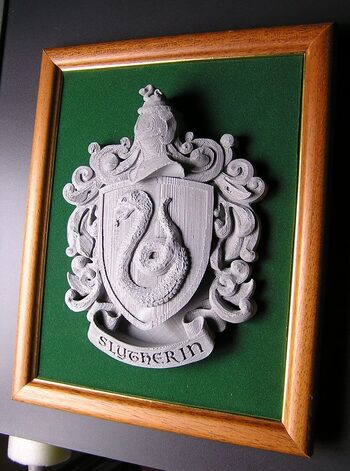 Harry Potter escudo familia Slytherin enmarcado impreso en 3D for sale