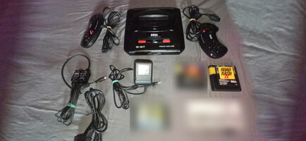 Sega Mega Drive II + CAJA + FUNDA PET + 5 JUEGOS + 3 MANDOS + CABLES