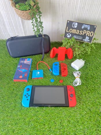 Nintendo Switch con accesorios y protector de pantalla 
