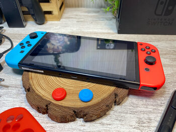 Nintendo Switch con Accesorios (protector de pantalla) 