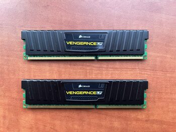 Corsair Vengeance LP 16 GB (2 x 8 GB) DDR3-1600 Black / Yellow PC RAM