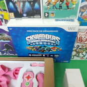 WII BLANCA + MANDO NUEVO + 9 JUEGOS (4 PRECINTADOS)