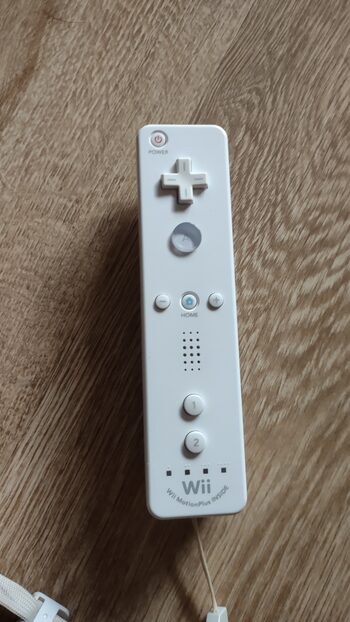 Originalus Nintendo Wiimote su Motion Plus