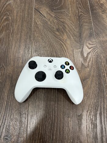 Xbox/one/s/x pultelis orginalus Baltas su pakraunama baterija