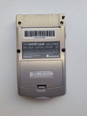 Gameboy color itin retas silver pikemon special editionPuikios būklės, viskas ištestuota ir veikia. Tvarkingi originalūs lipdukai ant nugarėlės, rodantys autentiškumą. Taip pat pridedu naują pakuotę Panasonic baterijų.