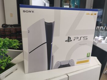 PlayStation 5 Slim, Black & White, 825GB