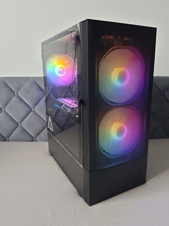 R5 2600, RX 580 8GB, 16GB RAM.