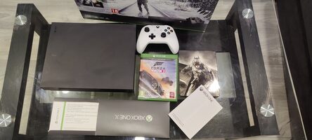 Xbox One X (1TB SSD)