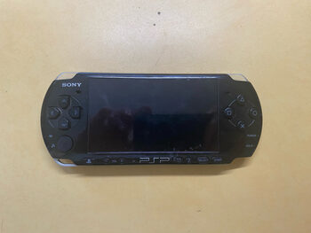 Atrištas psp 3000 su 8gb kortele