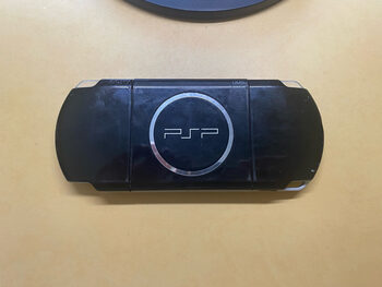 Atrištas psp 3000 su 8gb kortele for sale