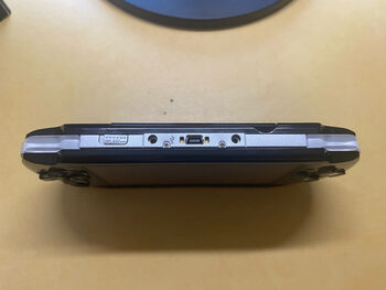 Atrištas psp 3000 su 8gb kortele