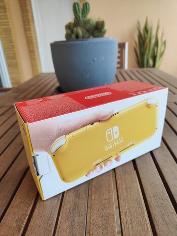 Nintendo Switch Lite + Caja