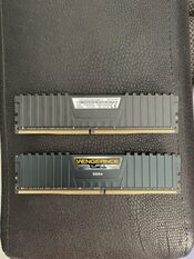 Corsair Vengeance LPX 16 GB (2 x 8 GB) DDR4-2400 Black / Yellow PC RAM