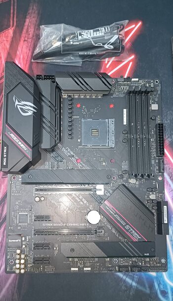 Asus ROG STRIX B550-F GAMING (WI-FI) AMD B550 ATX DDR4 AM4 2 x PCI-E x16 Slots Motherboard