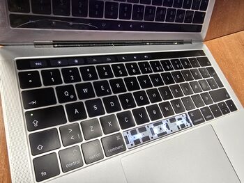 Apple MacBook Pro 13 2017 / i5 / 8gb / 256gb / A1706 for sale