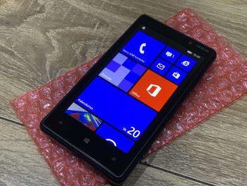 Nokia Lumia 820 4G 8GB - 35eur