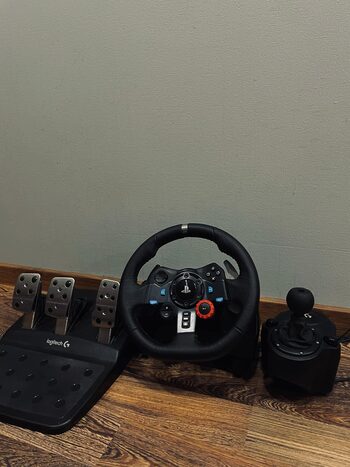 Logitech G29+Shifter.