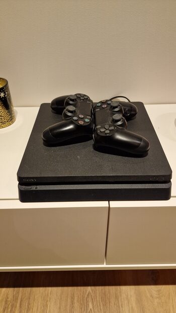 PlayStation 4, Black, 1TB