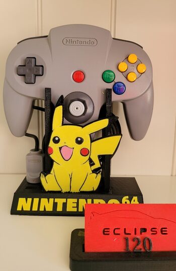 Expositor Mando N64 edición Picachu