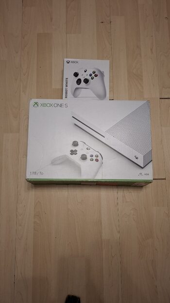 Xbox One S + Robot White Pultelis