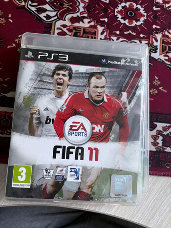 ps3 konsolė su žaidimais.