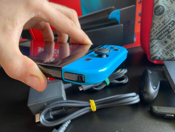 Nintendo Switch V2, 32GB, Neon su Priedais