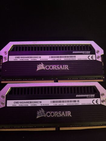 Corsair Dominator Platinum 16 GB (2 x 8 GB) DDR4-3200 Black / Silver PC RAM